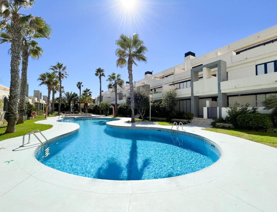 Breathtaking Apartment Torrevieja Extérieur photo